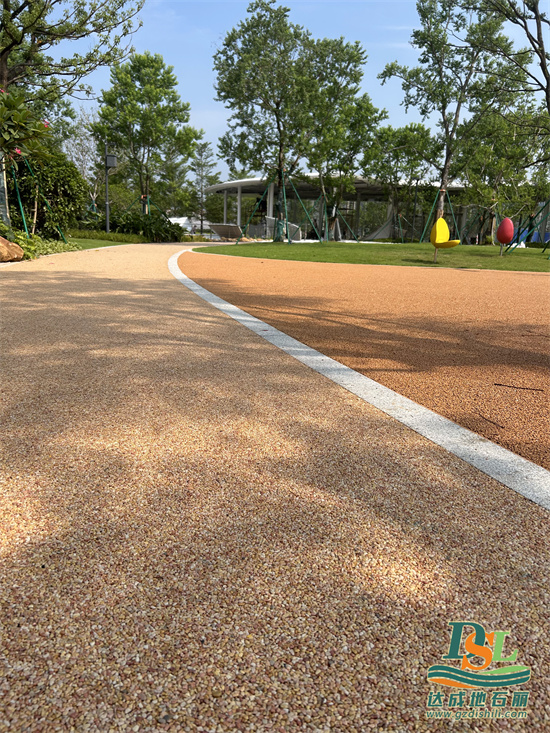 公園上城園林道路-露骨料地坪施工效果圖來(lái)啦！