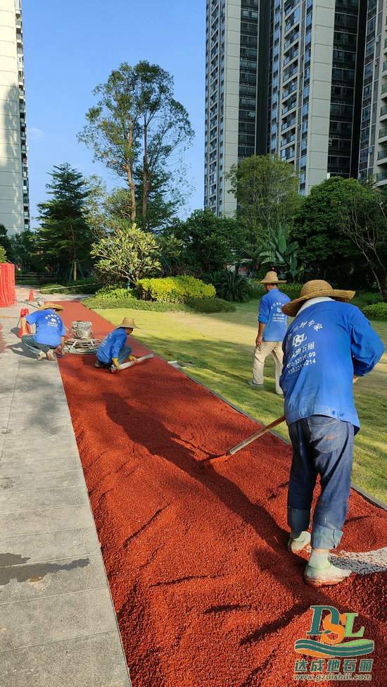 【廣州地石麗】趁著天氣晴朗，冷鋪瀝青施工抓緊安排~